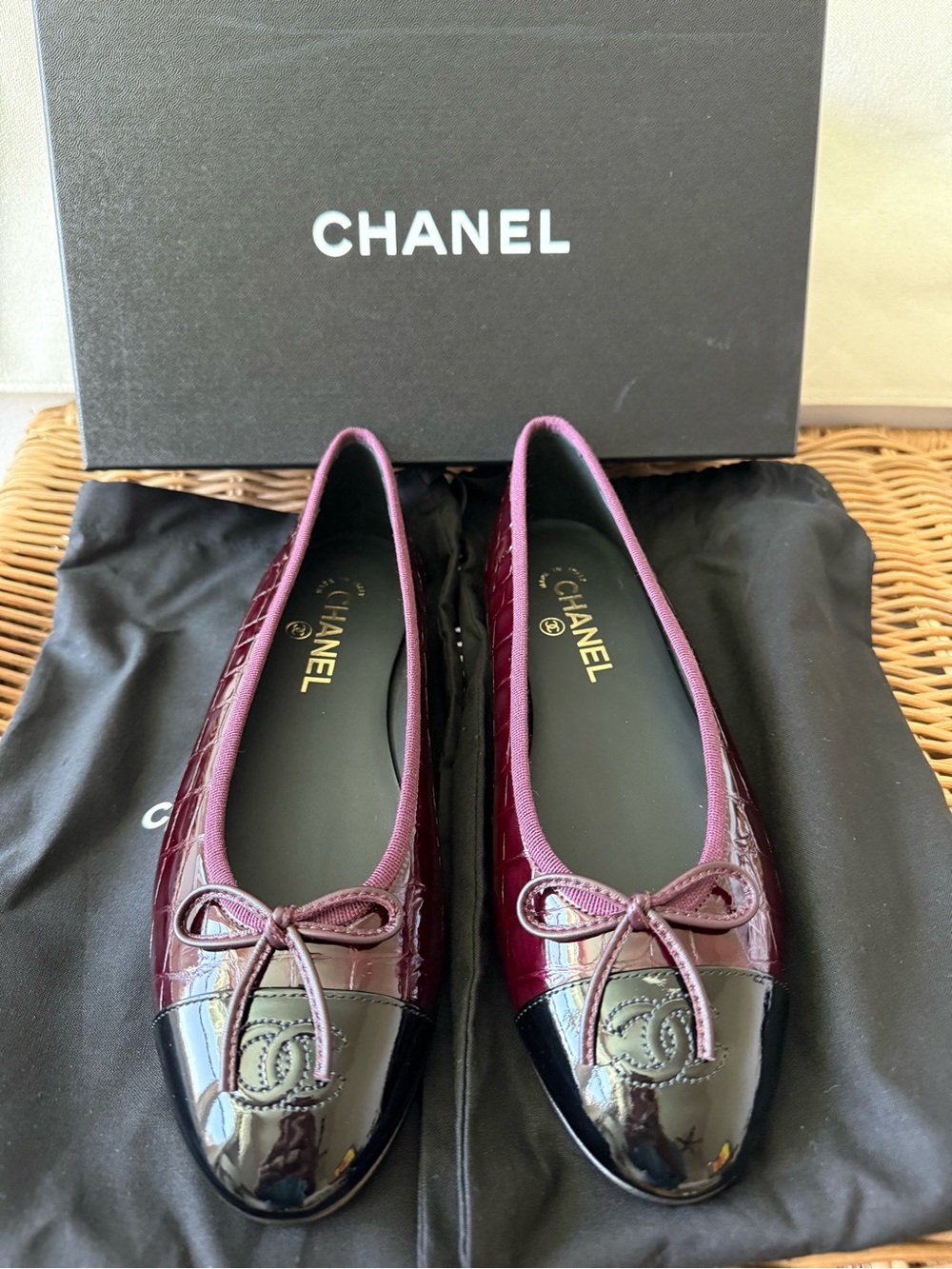 CHANEL Burgundy and Black Croc Patent Ballet Flats Métiers d’art 2026 collection